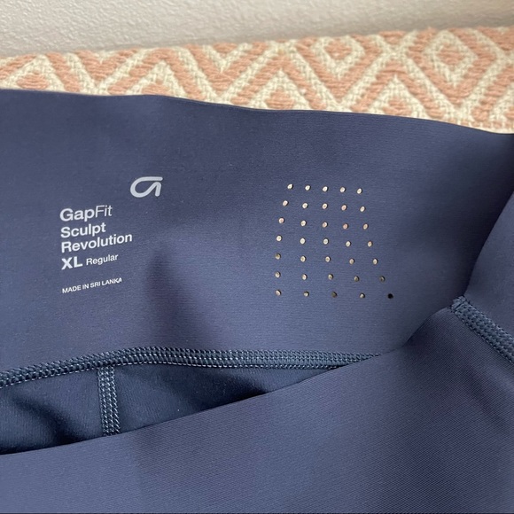 GapFit Navy Solid High Rise Sculpt Revolution Compressive Crop Leggings Size XL - Picture 15 of 16